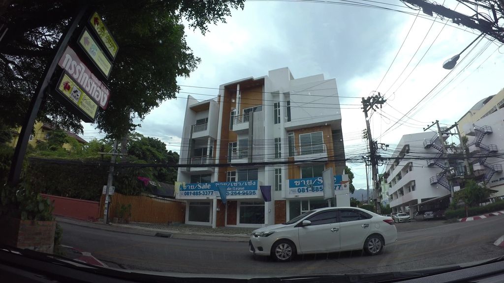 ภาพถนนตรงที่ Yo.Cafe ตั้งอยู่ ถ่ายโดย kaart_3 พ.ศ. 2562 (2019) · A street-level view of where Yo.Cafe stands, by kaart_3 in 2562 (2019)
