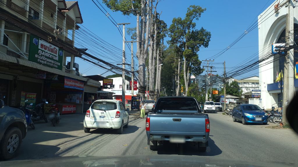 ภาพถนนตรงที่ เคลียร์ ออพติค ตั้งอยู่ ถ่ายโดย jrcarlsen พ.ศ. 2562 (2019) · A street-level view of where เคลียร์ ออพติค · Khlia Optic stands, by jrcarlsen in 2562 (2019)