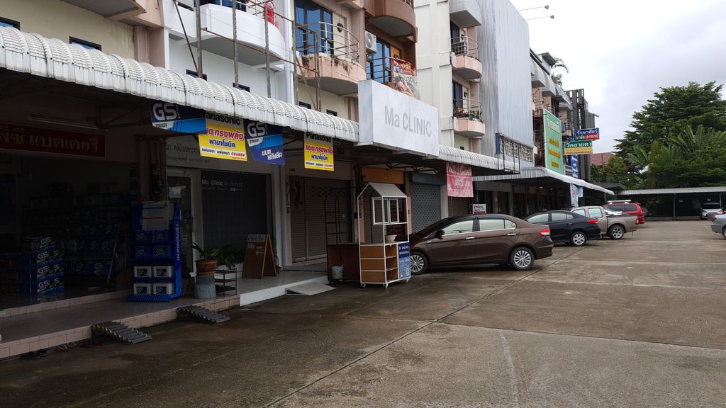 ภาพถนนตรงที่ The UNCLE MA - Cafe and Community ตั้งอยู่ ถ่ายโดย jrcarlsen พ.ศ. 2563 (2020) · A street-level view of where The UNCLE MA - Cafe and Community stands, by jrcarlsen in 2563 (2020)