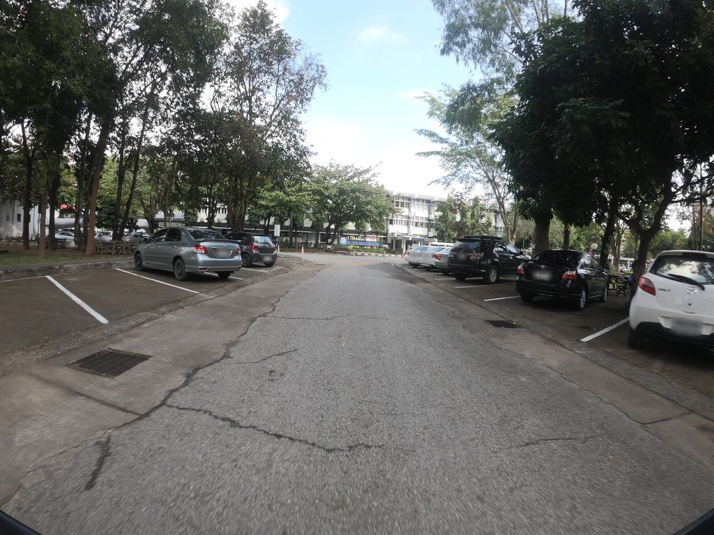 ภาพถนนตรงที่ คณะศึกษาศาสตร์ มช. ตั้งอยู่ ถ่ายโดย chanuwath_grab พ.ศ. 2562 (2019) · A street-level view of where คณะศึกษาศาสตร์ มช. · Khana Sueksa Sat Mot. stands, by chanuwath_grab in 2562 (2019)