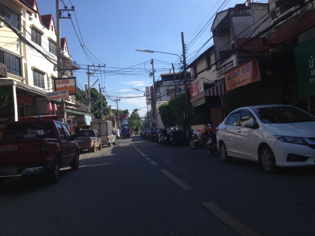 ภาพถนนตรงที่ Chiangmai Y Nail Smile ตั้งอยู่ ถ่ายโดย jimwatana พ.ศ. 2558 (2015) · A street-level view of where Chiangmai Y Nail Smile stands, by jimwatana in 2558 (2015)