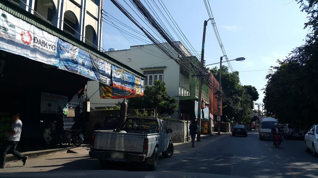 ภาพถนนตรงที่ ขายเหล็ก เชียงใหม่ / ร้านเสี่ยกายค้าเหล็ก ตั้งอยู่ ถ่ายโดย jrcarlsen พ.ศ. 2559 (2016) · A street-level view of where ขายเหล็ก เชียงใหม่ / ร้านเสี่ยกายค้าเหล็ก · Khailek Chiang Mai / Ran Sia Kai Khalek stands, by jrcarlsen in 2559 (2016)