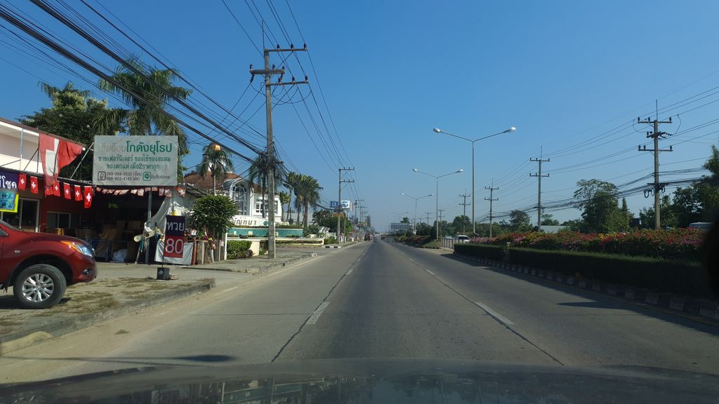 ภาพถนนตรงที่ J&T สาขาหางดง เชียงใหม่ ตั้งอยู่ ถ่ายโดย jrcarlsen พ.ศ. 2562 (2019) · A street-level view of where J&T สาขาหางดง เชียงใหม่ · J&T Sakha Hang Dong Chiang Mai stands, by jrcarlsen in 2562 (2019)
