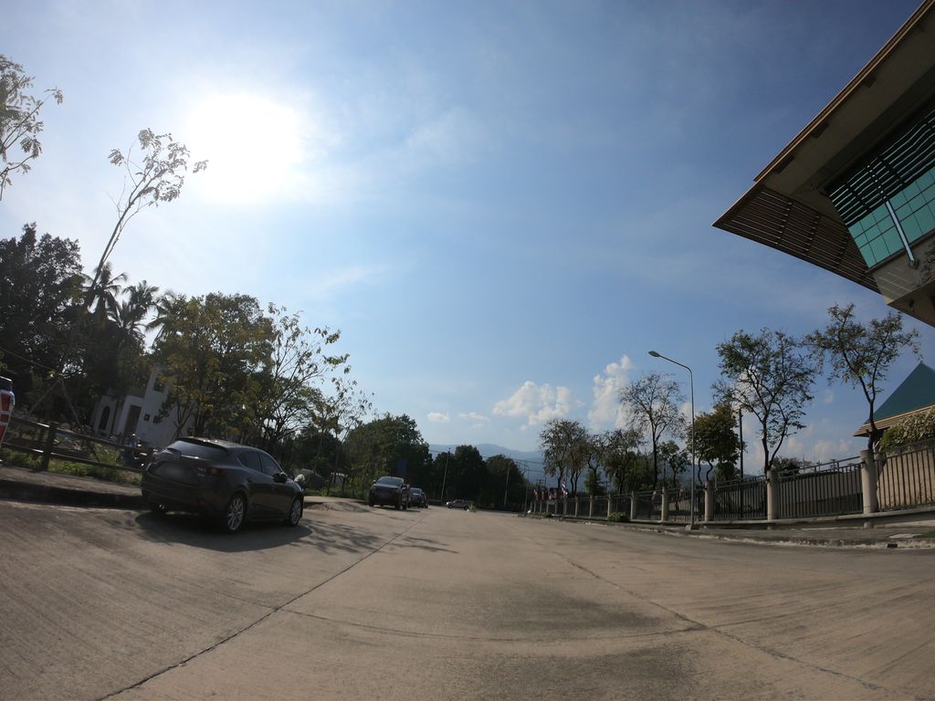 ภาพถนนตรงที่ ครัวพะยอม ตั้งอยู่ ถ่ายโดย chanuwath_grab พ.ศ. 2562 (2019) · A street-level view of where ครัวพะยอม · Khruaphayom stands, by chanuwath_grab in 2562 (2019)