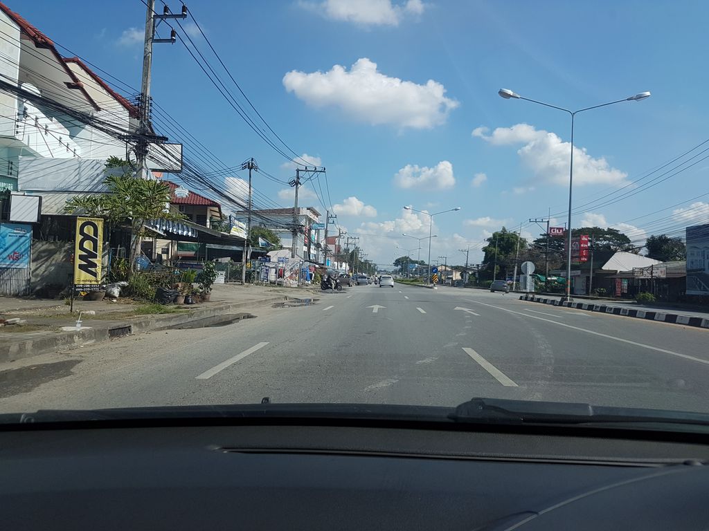 ภาพถนนตรงที่ Cactus CoCoa ตั้งอยู่ ถ่ายโดย ekkarin พ.ศ. 2561 (2018) · A street-level view of where Cactus CoCoa stands, by ekkarin in 2561 (2018)