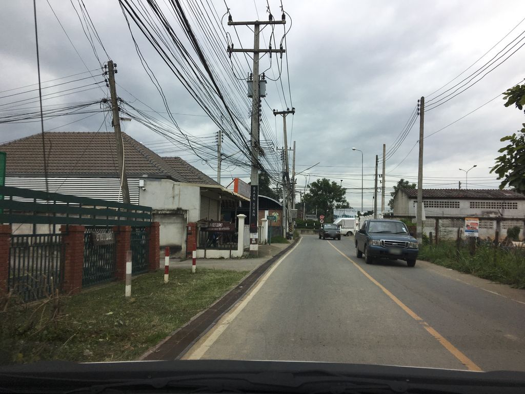 ภาพถนนตรงที่ HOF coffee & bar ตั้งอยู่ ถ่ายโดย wapriz พ.ศ. 2561 (2018) · A street-level view of where HOF coffee & bar stands, by wapriz in 2561 (2018)