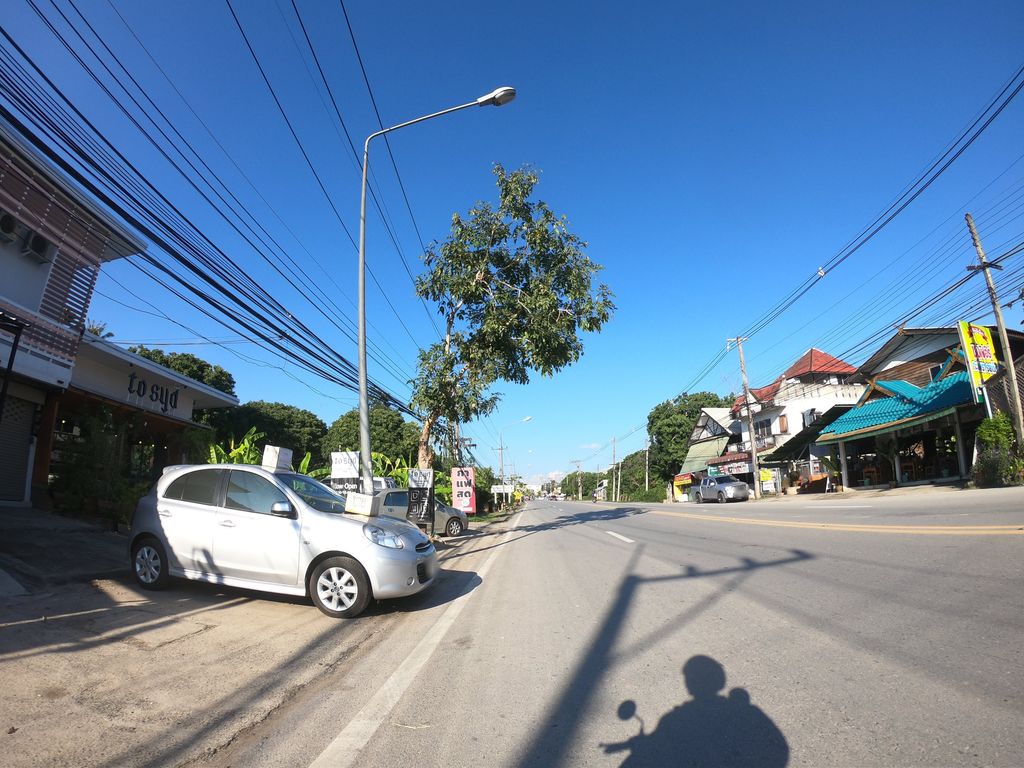 ภาพถนนตรงที่ Happy Monday Coffee Sansai ตั้งอยู่ ถ่ายโดย chanuwath_grab พ.ศ. 2562 (2019) · A street-level view of where Happy Monday Coffee Sansai stands, by chanuwath_grab in 2562 (2019)