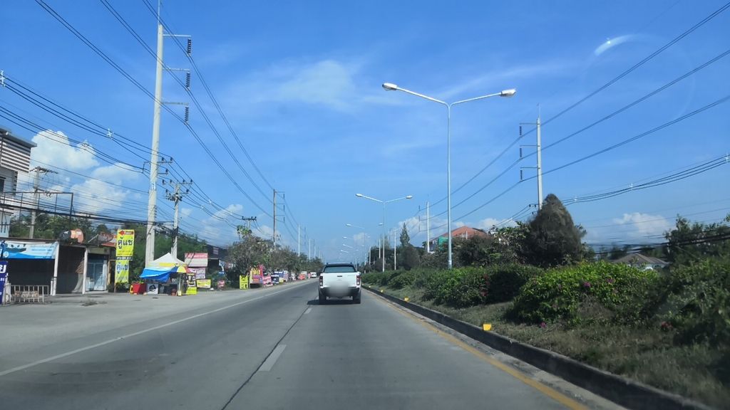 ภาพถนนตรงที่ พรภัทร วัสดุก่อสร้าง ตั้งอยู่ ถ่ายโดย charlesano พ.ศ. 2561 (2018) · A street-level view of where พรภัทร วัสดุก่อสร้าง · Phraphat Watdu Kosang stands, by charlesano in 2561 (2018)