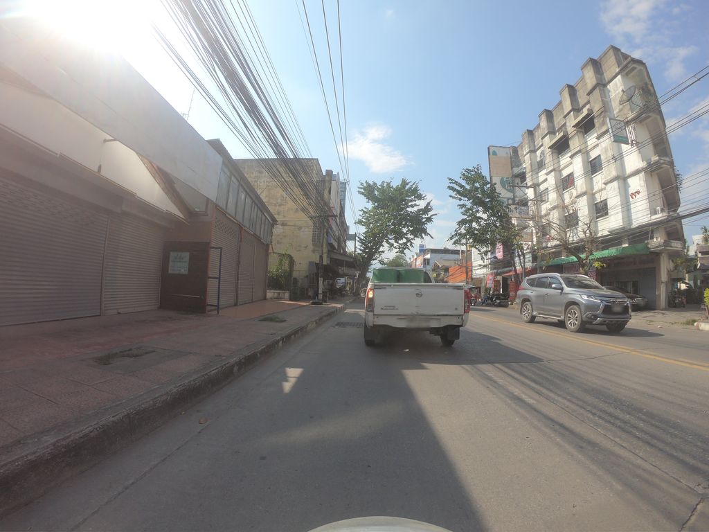 ภาพถนนตรงที่ มิตรสาส์นเภสัช Mitsarn Pharmacy 药店 ตั้งอยู่ ถ่ายโดย chanuwath_grab พ.ศ. 2562 (2019) · A street-level view of where มิตรสาส์นเภสัช Mitsarn Pharmacy 药店 stands, by chanuwath_grab in 2562 (2019)