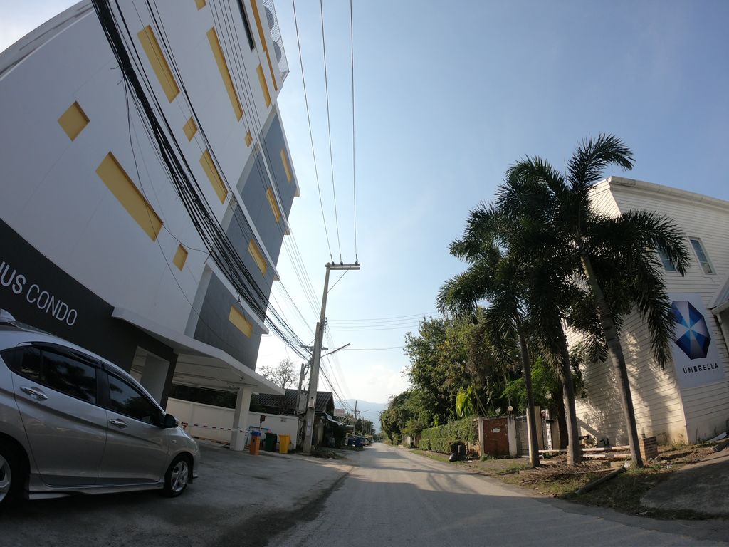 ภาพถนนตรงที่ Mobius Condominium ตั้งอยู่ ถ่ายโดย chanuwath_grab พ.ศ. 2562 (2019) · A street-level view of where Mobius Condominium stands, by chanuwath_grab in 2562 (2019)