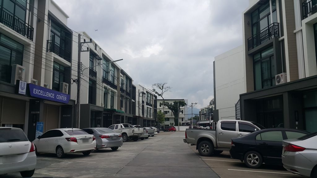 ภาพถนนตรงที่ New Stamford School ตั้งอยู่ ถ่ายโดย jrcarlsen พ.ศ. 2559 (2016) · A street-level view of where New Stamford School stands, by jrcarlsen in 2559 (2016)