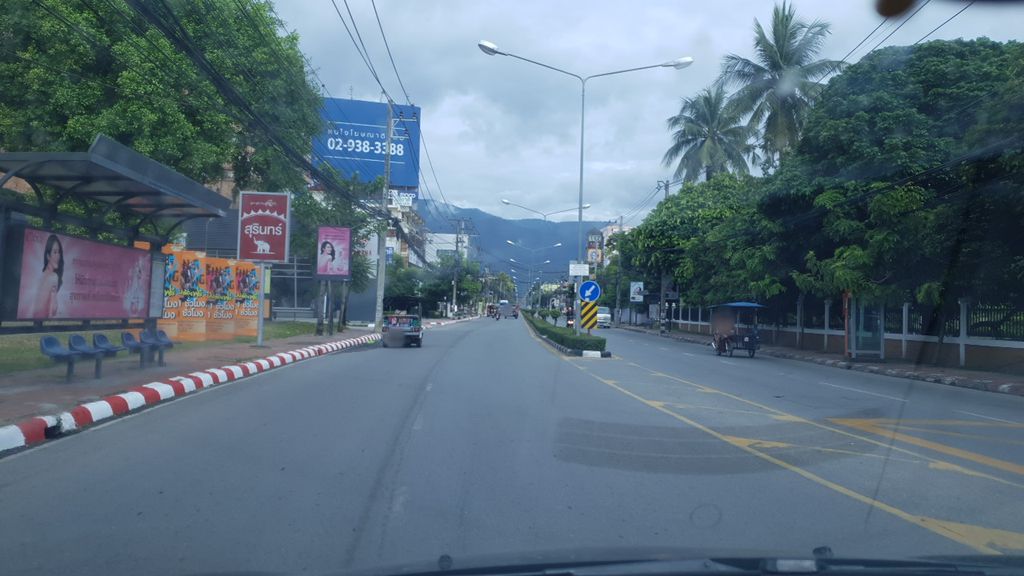 ภาพถนนตรงที่ Chichai Coffee ตั้งอยู่ ถ่ายโดย silamanee พ.ศ. 2561 (2018) · A street-level view of where Chichai Coffee stands, by silamanee in 2561 (2018)