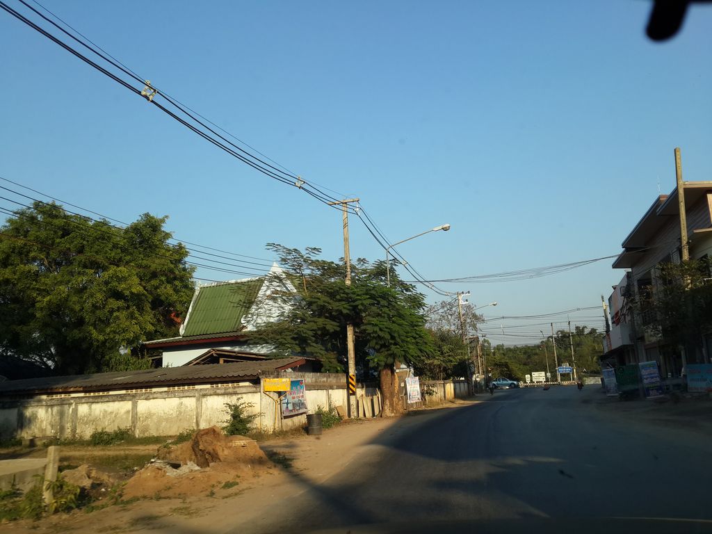 ภาพถนนตรงที่ กาดติ๊ด !! ปากตางอ่างขาง :] ตั้งอยู่ ถ่ายโดย mishari พ.ศ. 2558 (2015) · A street-level view of where กาดติ๊ด !! ปากตางอ่างขาง :] · Kattit !! Pak Tang Angkhang :] stands, by mishari in 2558 (2015)