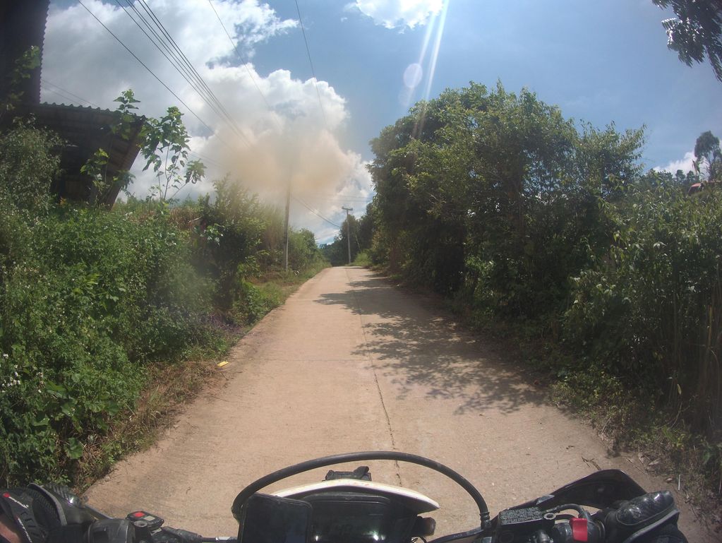 ภาพถนนตรงที่ บ้านแม่มะลอ ตั้งอยู่ ถ่ายโดย julcnx พ.ศ. 2566 (2023) · A street-level view of where บ้านแม่มะลอ · Ban Mae Ma Lo stands, by julcnx in 2566 (2023)