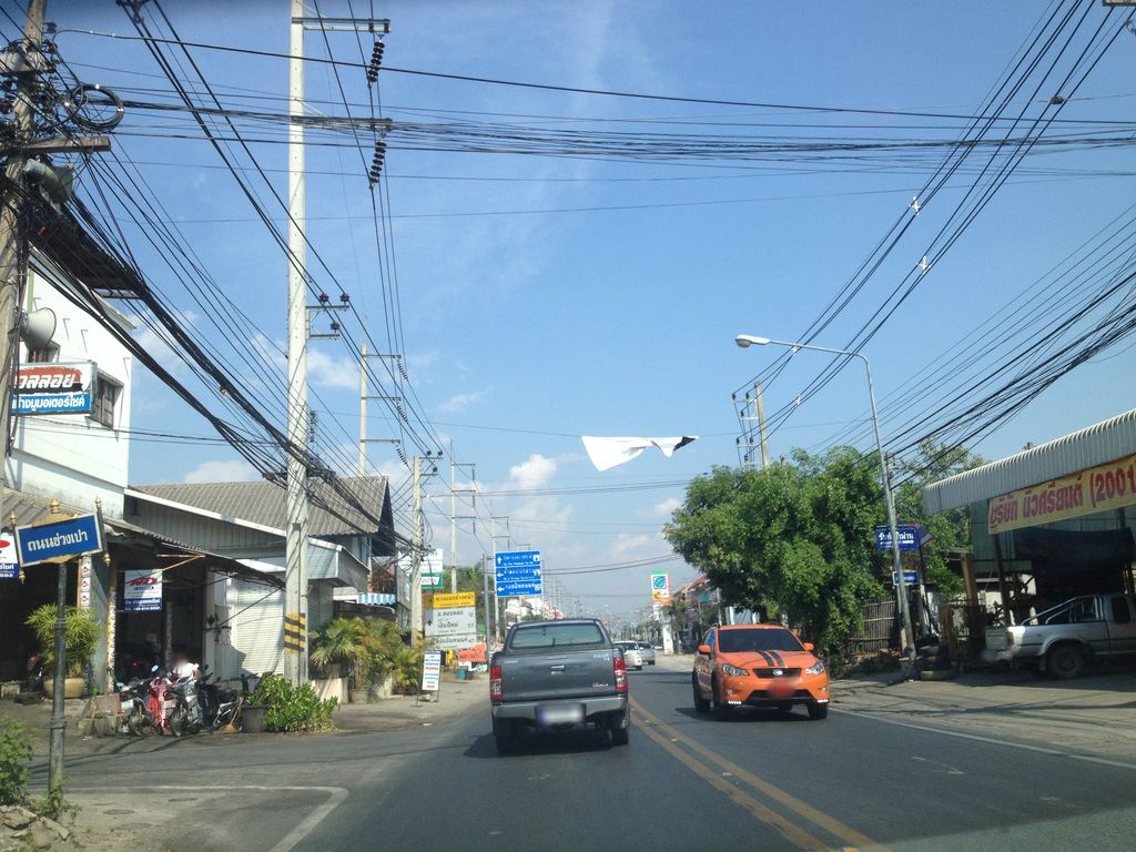 ภาพถนนตรงที่ ราดหน้าทิพย์รส ตั้งอยู่ ถ่ายโดย jimwatana พ.ศ. 2558 (2015) · A street-level view of where ราดหน้าทิพย์รส · Ratna Thip Rot stands, by jimwatana in 2558 (2015)