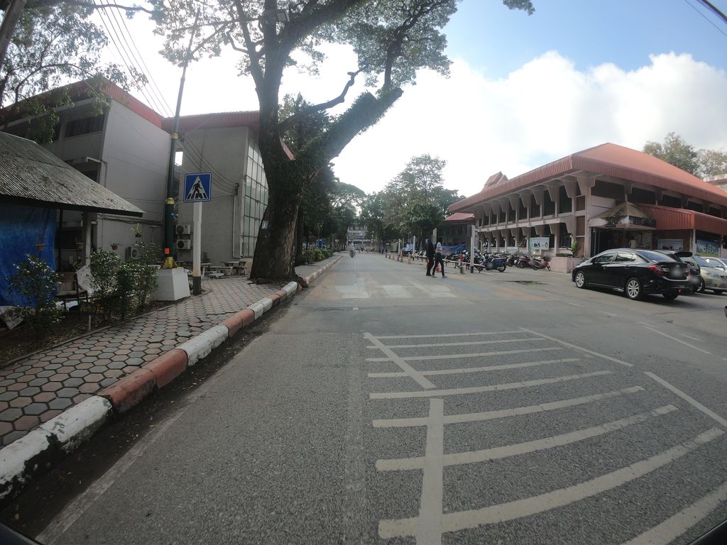 ภาพถนนตรงที่ Himtang Coffee ตั้งอยู่ ถ่ายโดย chanuwath_grab พ.ศ. 2562 (2019) · A street-level view of where Himtang Coffee stands, by chanuwath_grab in 2562 (2019)