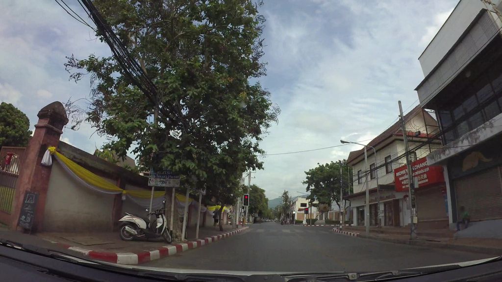 ภาพถนนตรงที่ Khum Cafe ตั้งอยู่ ถ่ายโดย kaart_3 พ.ศ. 2562 (2019) · A street-level view of where Khum Cafe stands, by kaart_3 in 2562 (2019)