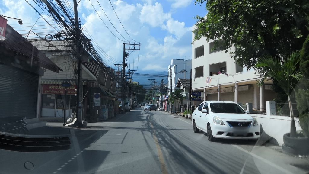 ภาพถนนตรงที่ Vintage Hype Store ตั้งอยู่ ถ่ายโดย charlesano พ.ศ. 2561 (2018) · A street-level view of where Vintage Hype Store stands, by charlesano in 2561 (2018)