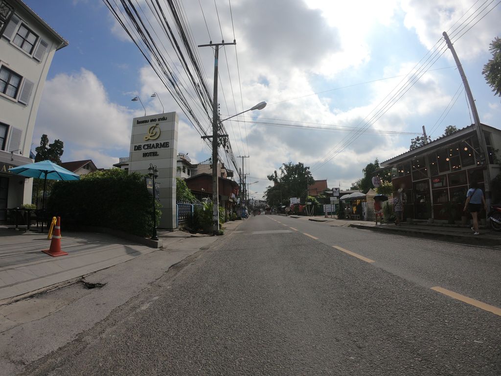 ภาพถนนตรงที่ เค้กบ้านเจน99 ซอยสิงหราช ตั้งอยู่ ถ่ายโดย chanuwath_grab พ.ศ. 2562 (2019) · A street-level view of where เค้กบ้านเจน99 ซอยสิงหราช · Cake Ban Chen99 Soi Singrat stands, by chanuwath_grab in 2562 (2019)
