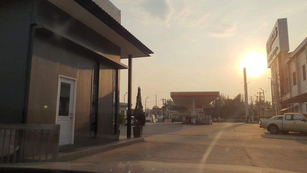 ภาพถนนตรงที่ anytime coffee ตั้งอยู่ ถ่ายโดย jrcarlsen พ.ศ. 2564 (2021) · A street-level view of where anytime coffee stands, by jrcarlsen in 2564 (2021)