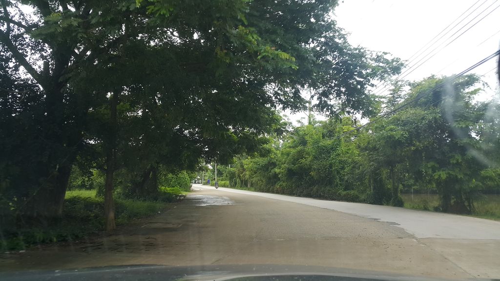 ภาพถนนตรงที่ ไอลิน-Ailin ตั้งอยู่ ถ่ายโดย jrcarlsen พ.ศ. 2561 (2018) · A street-level view of where ไอลิน-Ailin stands, by jrcarlsen in 2561 (2018)