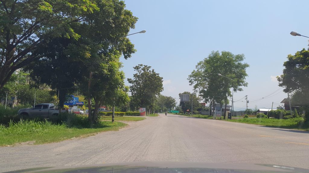 ภาพถนนตรงที่ ไจแอนท์หมูกระทะ สาขาสันกำแพง ตั้งอยู่ ถ่ายโดย jrcarlsen พ.ศ. 2565 (2022) · A street-level view of where ไจแอนท์หมูกระทะ สาขาสันกำแพง · Chaiaen Mukratha Sakha San Kamphaeng stands, by jrcarlsen in 2565 (2022)