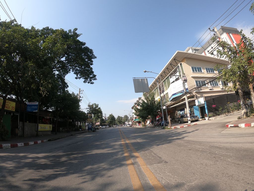 ภาพถนนตรงที่ เย็นตาโฟดารา พี่อ้อย ตั้งอยู่ ถ่ายโดย chanuwath_grab พ.ศ. 2562 (2019) · A street-level view of where เย็นตาโฟดารา พี่อ้อย · Yentafodara Phioi stands, by chanuwath_grab in 2562 (2019)