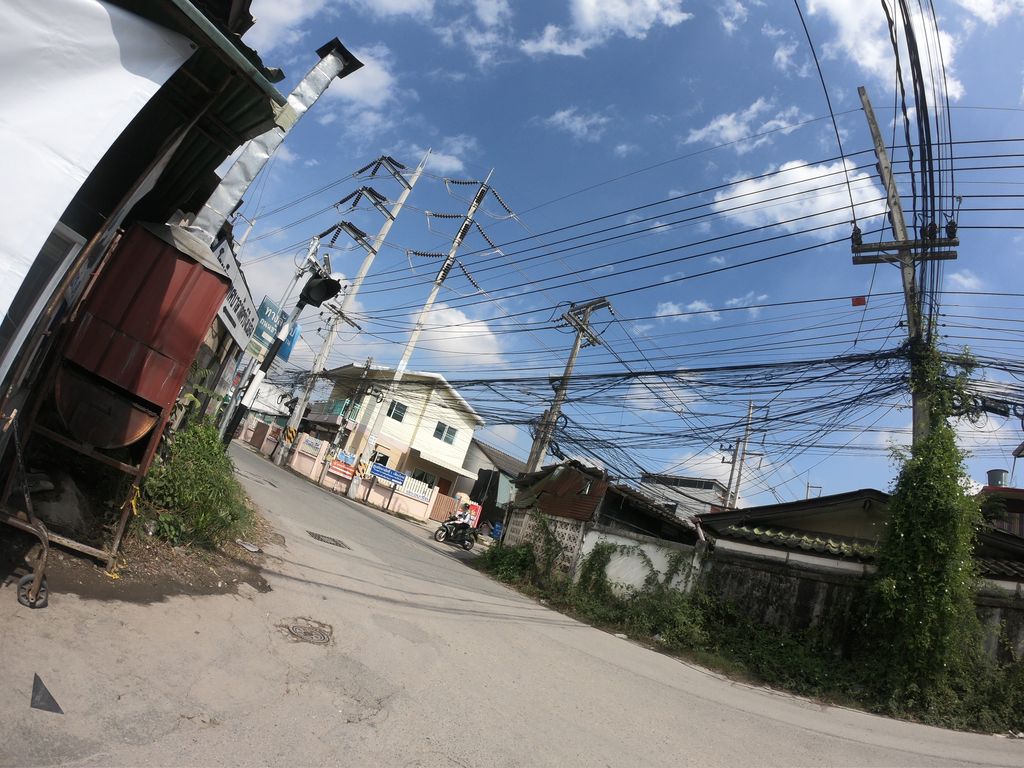ภาพถนนตรงที่ ร้านชาเจ้าพระยา ตั้งอยู่ ถ่ายโดย chanuwath_grab พ.ศ. 2562 (2019) · A street-level view of where ร้านชาเจ้าพระยา · Ran Cha Chaophraya stands, by chanuwath_grab in 2562 (2019)
