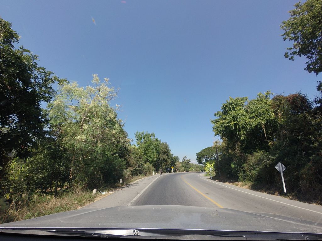 ภาพถนนตรงที่ Lhong Khao ตั้งอยู่ ถ่ายโดย mishari พ.ศ. 2563 (2020) · A street-level view of where Lhong Khao stands, by mishari in 2563 (2020)