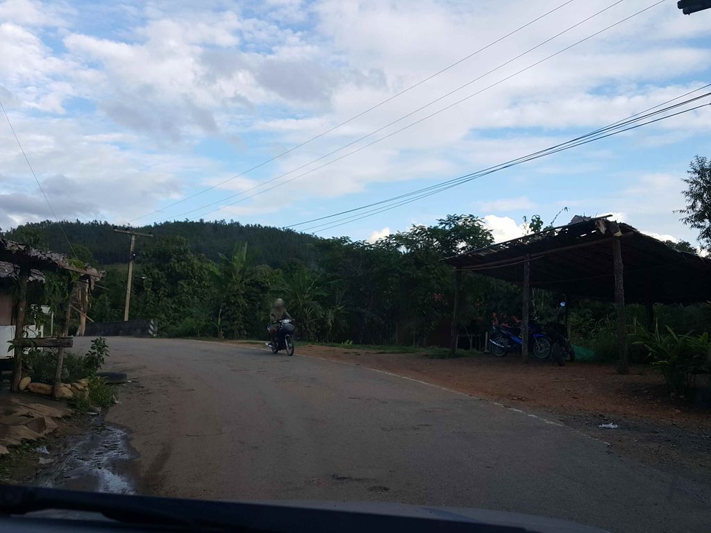 ภาพถนนตรงที่ Huean Him Pan Homestay เฮือนฮิมปานโฮมสเตย์ ตั้งอยู่ ถ่ายโดย jrcarlsen พ.ศ. 2558 (2015) · A street-level view of where Huean Him Pan Homestay เฮือนฮิมปานโฮมสเตย์ stands, by jrcarlsen in 2558 (2015)