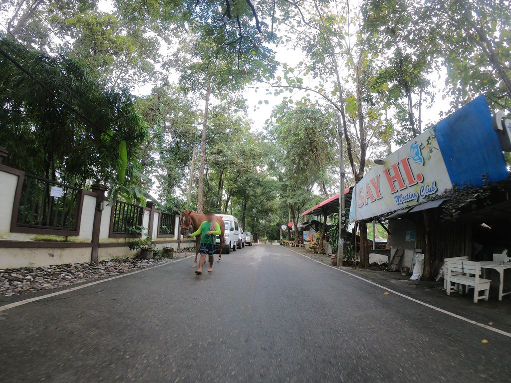 ภาพถนนตรงที่ สนามกอร์ฟล้านนา ตั้งอยู่ ถ่ายโดย chanuwath_grab พ.ศ. 2562 (2019) · A street-level view of where สนามกอร์ฟล้านนา · Sanam Kop Lanna stands, by chanuwath_grab in 2562 (2019)