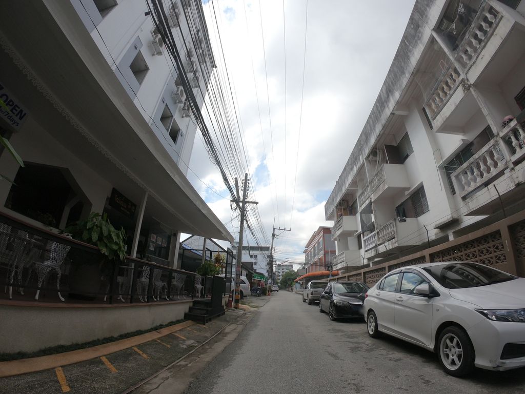 ภาพถนนตรงที่ พี่เกศ บิวตี้ซาลอน ตั้งอยู่ ถ่ายโดย chanuwath_grab พ.ศ. 2562 (2019) · A street-level view of where พี่เกศ บิวตี้ซาลอน · Phiket Beauty Salon stands, by chanuwath_grab in 2562 (2019)