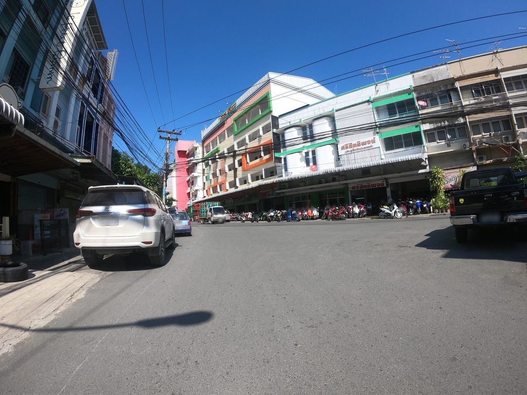 ภาพถนนตรงที่ โรงเรียนอนุบาลบ้านคุณแม่ ตั้งอยู่ ถ่ายโดย chanuwath_grab พ.ศ. 2562 (2019) · A street-level view of where โรงเรียนอนุบาลบ้านคุณแม่ · Anuban Ban Khunmae School stands, by chanuwath_grab in 2562 (2019)