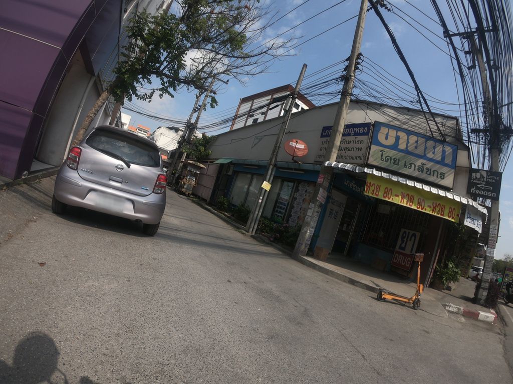 ภาพถนนตรงที่ Premier Hostel Chiang Mai ตั้งอยู่ ถ่ายโดย chanuwath_grab พ.ศ. 2562 (2019) · A street-level view of where Premier Hostel Chiang Mai stands, by chanuwath_grab in 2562 (2019)