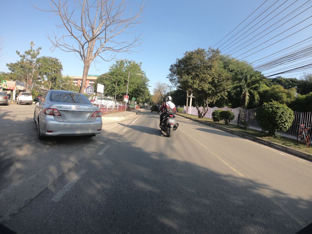 ภาพถนนตรงที่ Hair Made Chiang Mai ตั้งอยู่ ถ่ายโดย chanuwath_grab พ.ศ. 2562 (2019) · A street-level view of where Hair Made Chiang Mai stands, by chanuwath_grab in 2562 (2019)