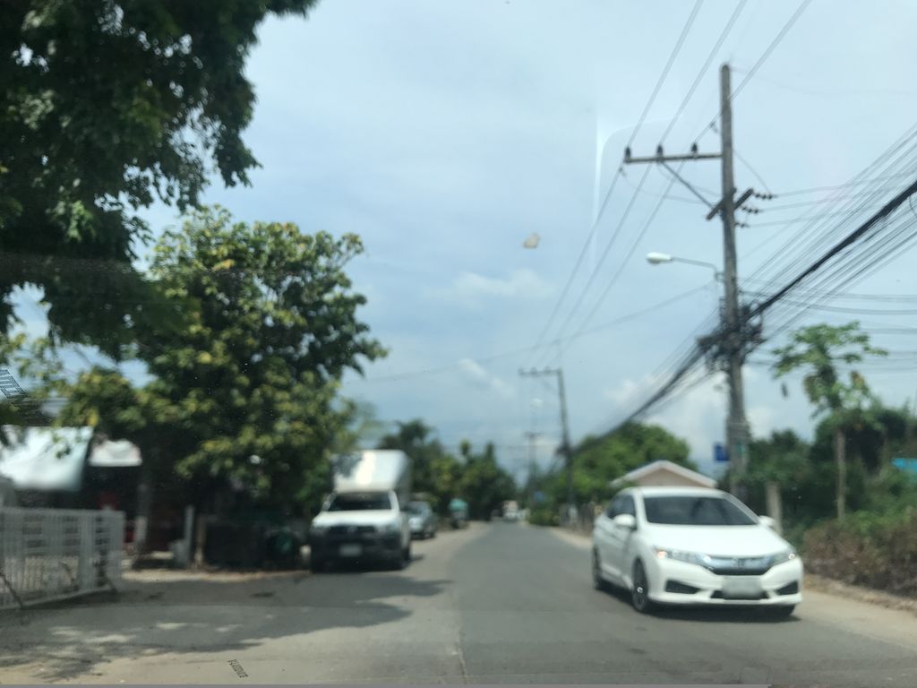 ภาพถนนตรงที่ ร้าน พี วาย ฟิชชิ่ง ตั้งอยู่ ถ่ายโดย prasert พ.ศ. 2561 (2018) · A street-level view of where ร้าน พี วาย ฟิชชิ่ง · Ran Phi Wai Fishing stands, by prasert in 2561 (2018)