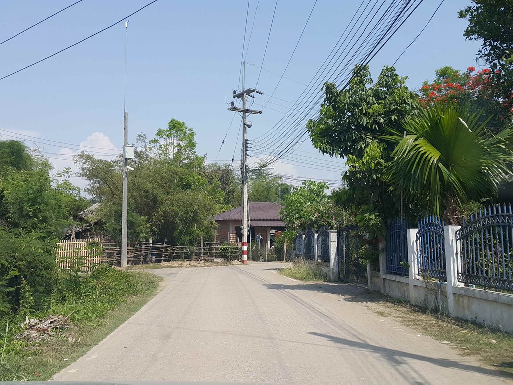 ภาพถนนตรงที่ บ้านสินวาทิน ตั้งอยู่ ถ่ายโดย jrcarlsen พ.ศ. 2558 (2015) · A street-level view of where บ้านสินวาทิน · Ban Sin Wa Thin stands, by jrcarlsen in 2558 (2015)