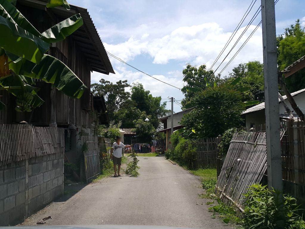 ภาพถนนตรงที่ อู่ช่างไกรเซอร์วิส สาขา2แม่คือ ตั้งอยู่ ถ่ายโดย jrcarlsen พ.ศ. 2558 (2015) · A street-level view of where อู่ช่างไกรเซอร์วิส สาขา2แม่คือ · Uchangkai Service Sakha2mae Khue stands, by jrcarlsen in 2558 (2015)