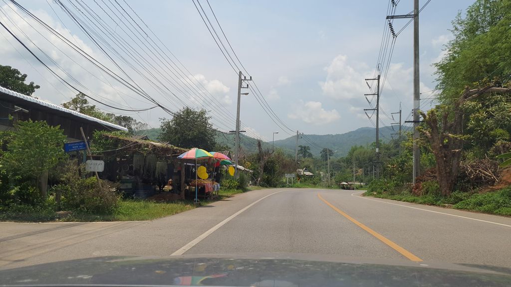 ภาพถนนตรงที่ SK Auto Service ตั้งอยู่ ถ่ายโดย jrcarlsen พ.ศ. 2565 (2022) · A street-level view of where SK Auto Service stands, by jrcarlsen in 2565 (2022)