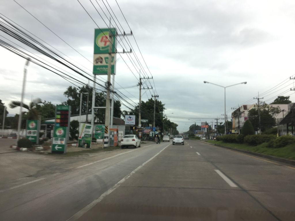 ภาพถนนตรงที่ ฝ้ายเบเกอรี่ ตั้งอยู่ ถ่ายโดย wapriz พ.ศ. 2561 (2018) · A street-level view of where ฝ้ายเบเกอรี่ · Fai Bakery stands, by wapriz in 2561 (2018)