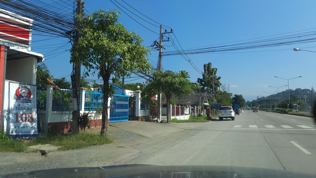 ภาพถนนตรงที่ Western Union ตั้งอยู่ ถ่ายโดย jrcarlsen พ.ศ. 2562 (2019) · A street-level view of where Western Union stands, by jrcarlsen in 2562 (2019)