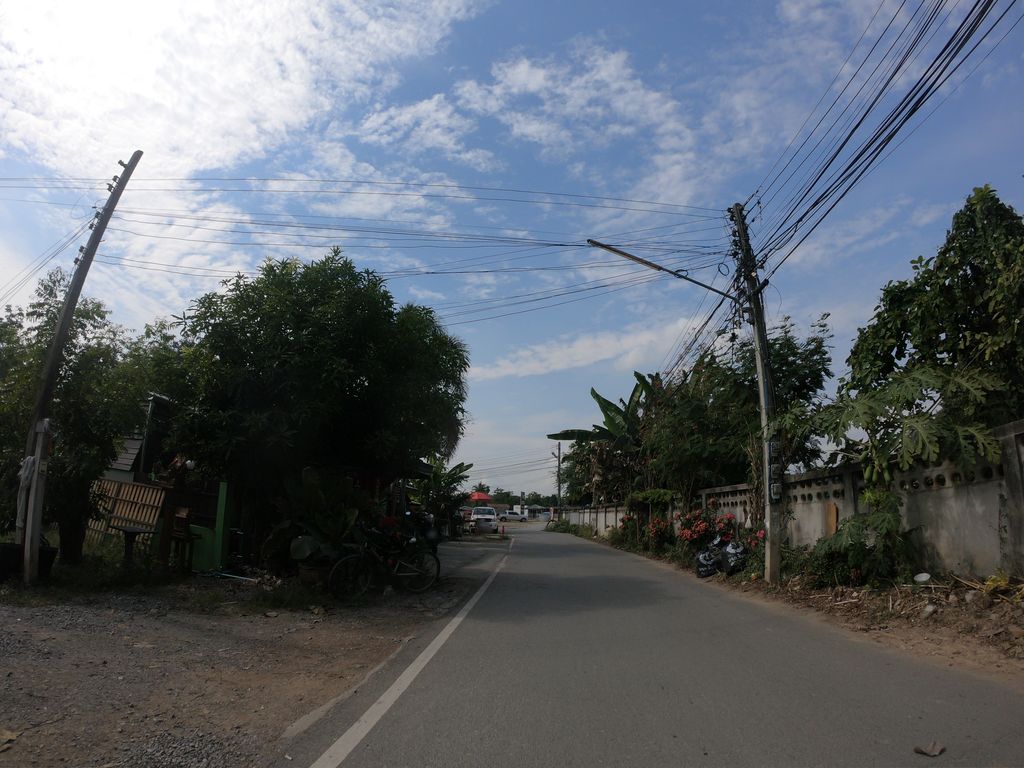 ภาพถนนตรงที่ Life in Ink Tattoo Studio ตั้งอยู่ ถ่ายโดย chanuwath_grab พ.ศ. 2562 (2019) · A street-level view of where Life in Ink Tattoo Studio stands, by chanuwath_grab in 2562 (2019)