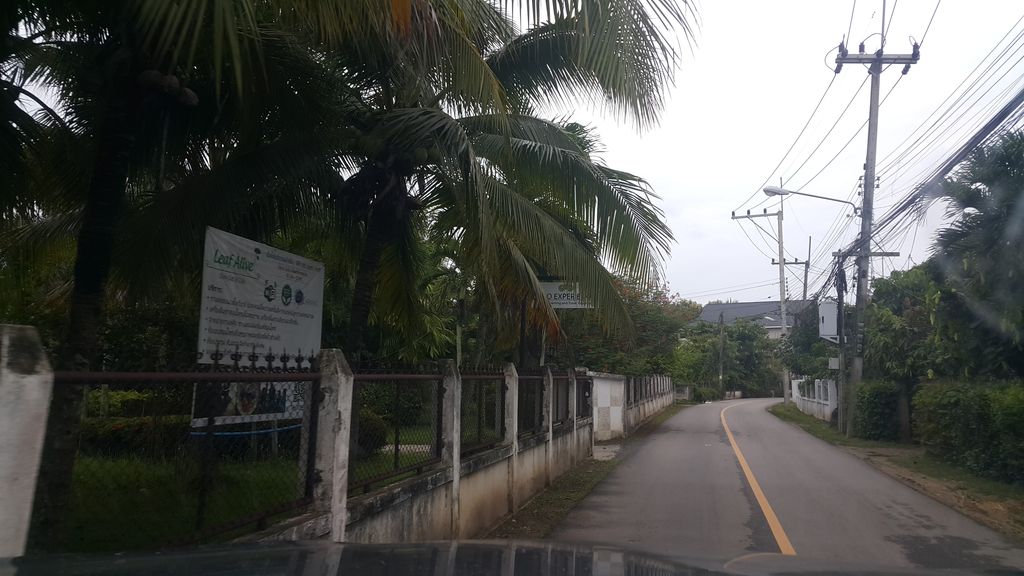 ภาพถนนตรงที่ Edgo Experiences ตั้งอยู่ ถ่ายโดย jrcarlsen พ.ศ. 2561 (2018) · A street-level view of where Edgo Experiences stands, by jrcarlsen in 2561 (2018)