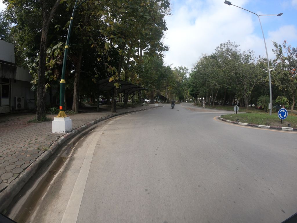 ภาพถนนตรงที่ builds - CMU Startup & Entrepreneurial Program ตั้งอยู่ ถ่ายโดย chanuwath_grab พ.ศ. 2562 (2019) · A street-level view of where builds - CMU Startup & Entrepreneurial Program stands, by chanuwath_grab in 2562 (2019)
