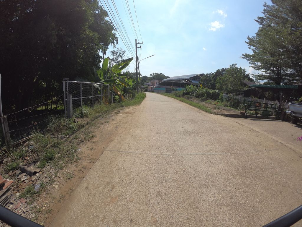 ภาพถนนตรงที่ ชัยยา เจริญการค้า ตั้งอยู่ ถ่ายโดย chanuwath_grab พ.ศ. 2562 (2019) · A street-level view of where ชัยยา เจริญการค้า · Chai Ya Charoen Kankha stands, by chanuwath_grab in 2562 (2019)