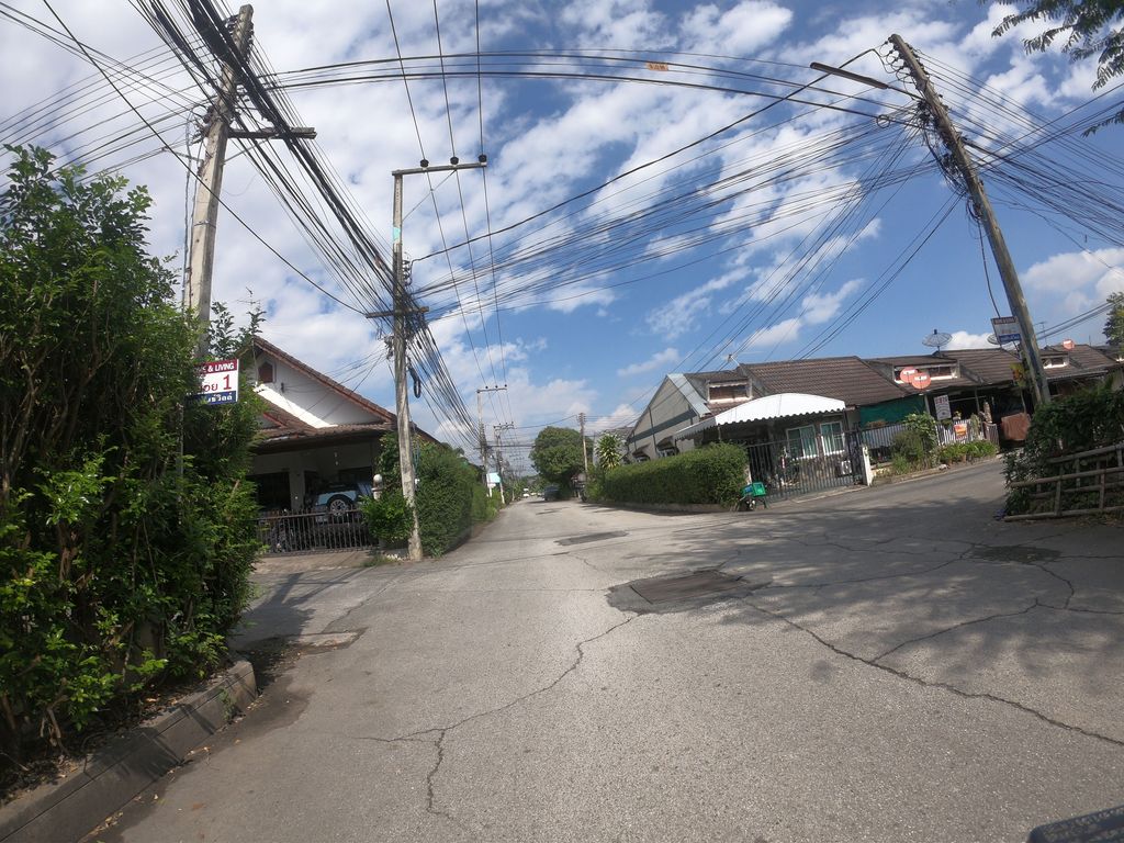 ภาพถนนตรงที่ ร้านของชำ byดอยการย่าง สาขา2 ตั้งอยู่ ถ่ายโดย chanuwath_grab พ.ศ. 2562 (2019) · A street-level view of where ร้านของชำ byดอยการย่าง สาขา2 · Ran Khongcham Bydoi Kanyang Sakha2 stands, by chanuwath_grab in 2562 (2019)