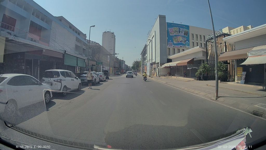 ภาพถนนตรงที่ โรงแรมโกลเด้นอินน์ ตั้งอยู่ ถ่ายโดย ThailandCambodia พ.ศ. 2569 (2026) · A street-level view of where โรงแรมโกลเด้นอินน์ · Golden Inn Hotel stands, by ThailandCambodia in 2569 (2026)