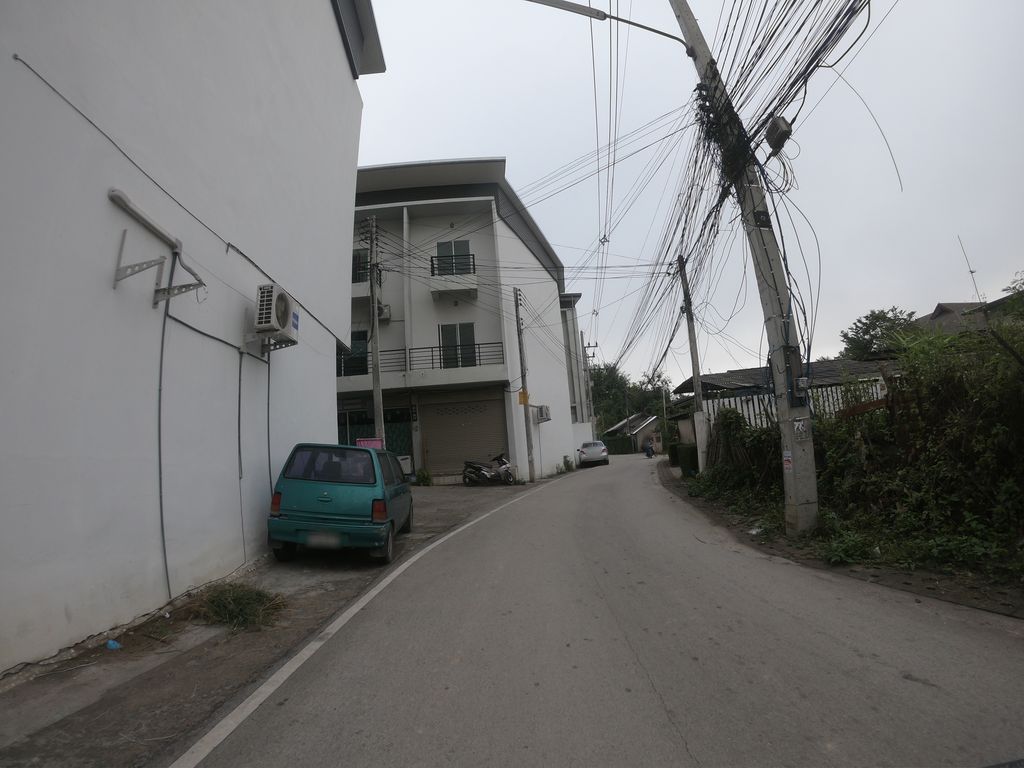 ภาพถนนตรงที่ GEE English Academy ตั้งอยู่ ถ่ายโดย chanuwath_grab พ.ศ. 2562 (2019) · A street-level view of where GEE English Academy stands, by chanuwath_grab in 2562 (2019)