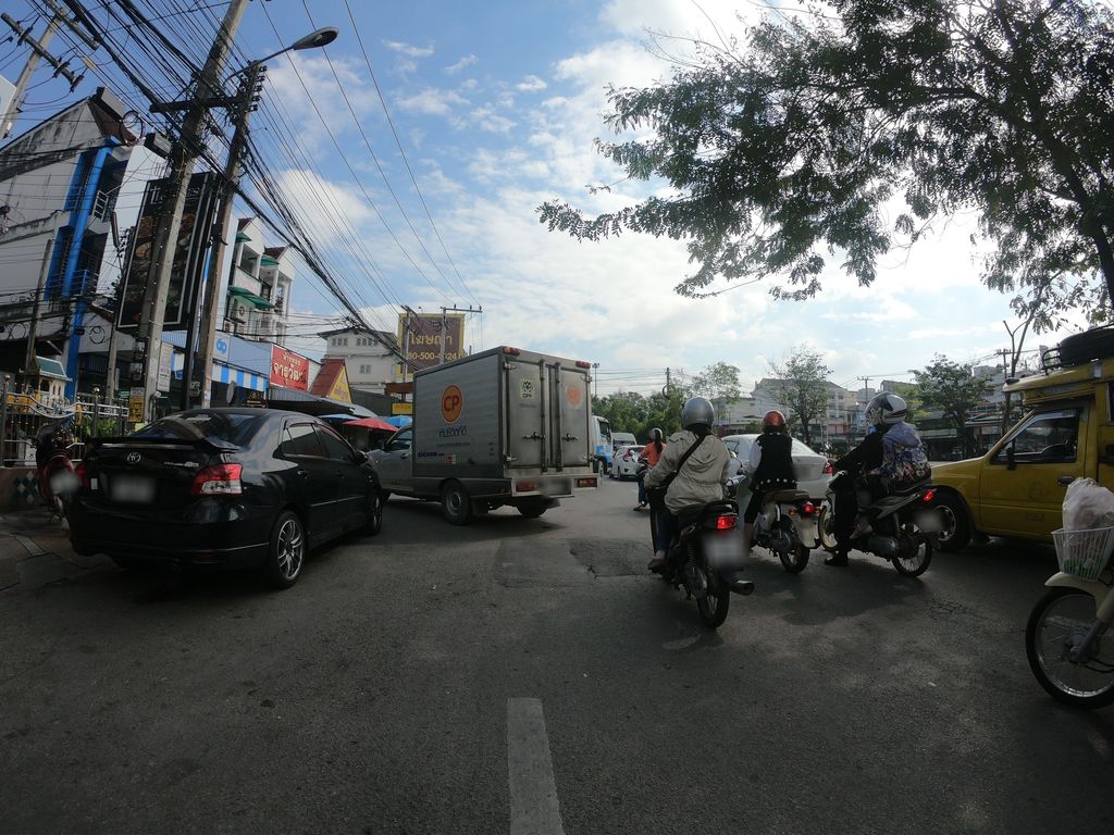 ภาพถนนตรงที่ Made My Day TATTOO ตั้งอยู่ ถ่ายโดย chanuwath_grab พ.ศ. 2562 (2019) · A street-level view of where Made My Day TATTOO stands, by chanuwath_grab in 2562 (2019)