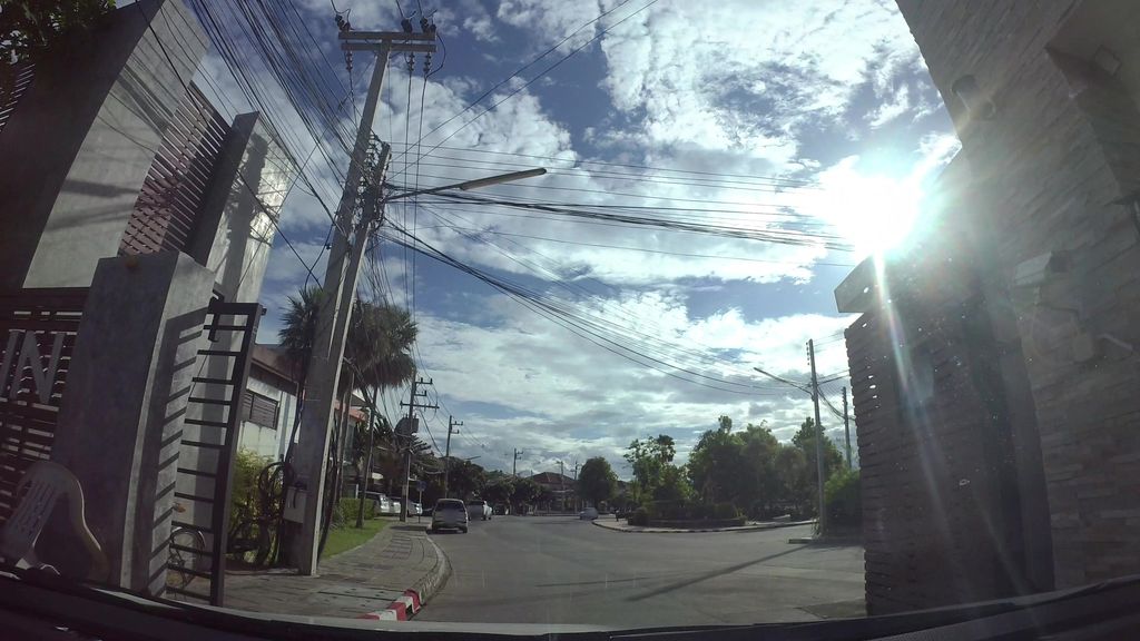 ภาพถนนตรงที่ ดิ เออบาน่า ตั้งอยู่ ถ่ายโดย kaart_3 พ.ศ. 2562 (2019) · A street-level view of where ดิ เออบาน่า · The Oebana stands, by kaart_3 in 2562 (2019)